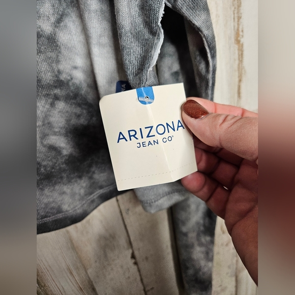 Arizona NWT Women's Black Gray Tie Dye Acid Wash Print Cropped Long Sleeve Top - Picture 5 of 11